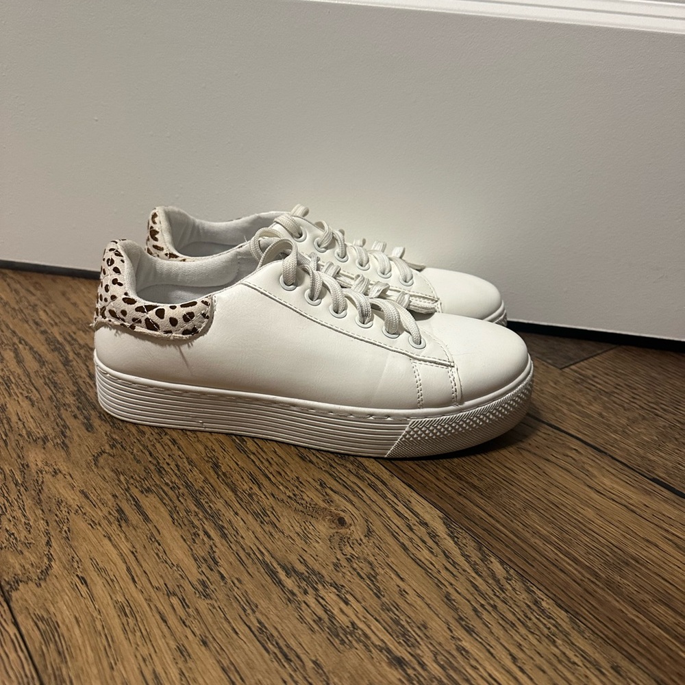 Qupid White Sneakers with Leopard Print Accent size 7